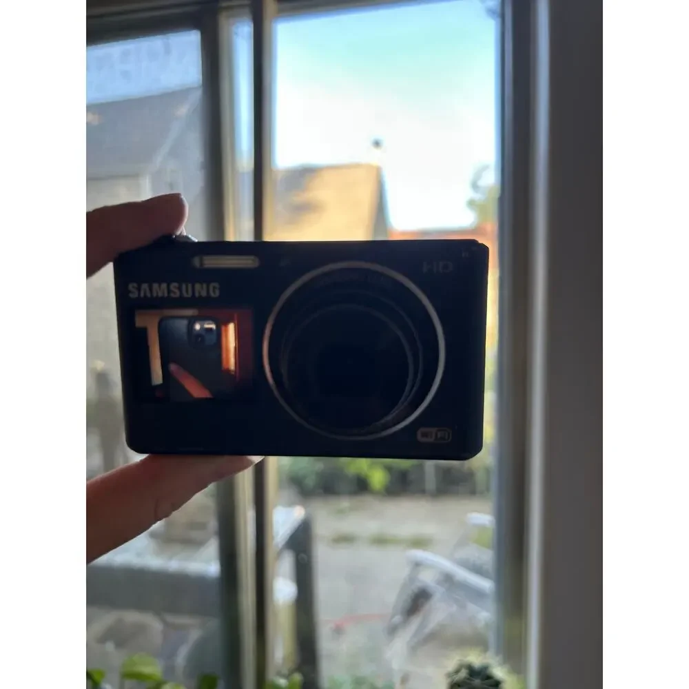 Samsung DV150F Digital Camera - has battery, no SD card, Charges with mini USB